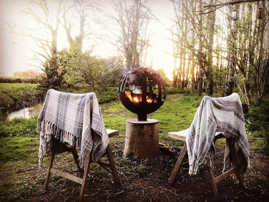 Cherry Tub In The Orchard. Cozy Getaway Stillington ภายนอก รูปภาพ